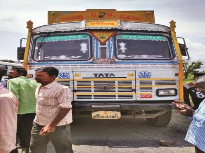 Two killed and two injured in two-wheeler truck accident at Ardhapuri | अर्धापुरी येथे दुचाकी-ट्रकच्या धडकेत दोन ठार, दोघे जखमी