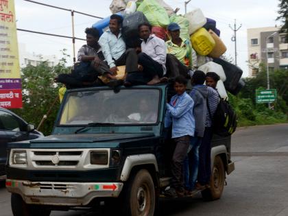 Fatal Transportation on the Falling-Harsul Road | गिरणारे-हरसूल रस्त्यावर जीवघेणी प्रवाशी वाहतूक