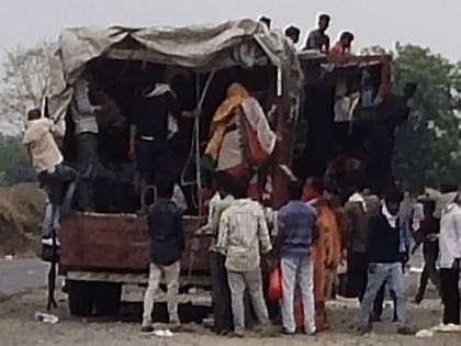 On the highway, there was a rush of foreign vehicles | महामार्गावर परप्रांतात जाणाऱ्या मजुरांच्या वाहनांची वर्दळ वाढली