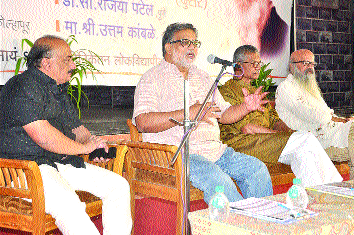 History of partition with religion is threatened: Tushar Gandhi | धर्माबरोबरच इतिहासाचे विभाजन धोक्याचे: तुषार गांधी