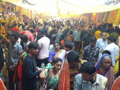  Crowd for Saptashringi darshan | सप्तशृंगीच्या दर्शनासाठी गर्दी