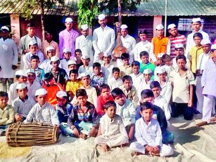 Belgaum Center, where students learn about spiritual education | बेलगाव कुºहे येथे विद्यार्थ्यांना आध्यात्मिक शिक्षणाचे धडे