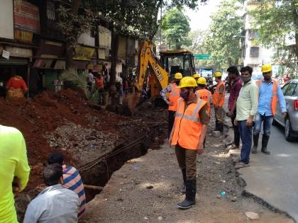 For the second day in a row, a gas line burst due to JCB's shock in Thane | ठाण्यात सलग दुसऱ्या दिवशीही जेसीबीच्या धक्क्याने गॅस वाहिनी फुटली