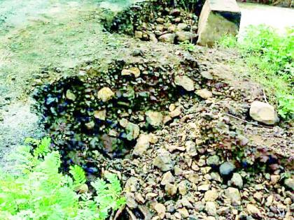 Nidha (Ta.), Sirasgaon route leads to 'Killer Way' | निधा (टा.), सिरसगाव मार्ग ठरतोय ‘किलर वे’