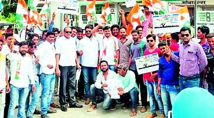 Youth Congress 'Lollipop' movement against fuel price hike | इंधन दरवाढी विरोधात युवक काँग्रेसचे ‘लॉलीपॉप’आंदोलन