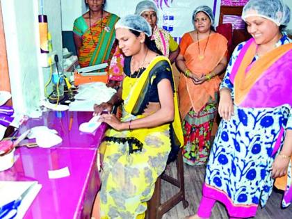 The progress made by women by the creation of sanitary napkins | सॅनिटरी नॅपकीन निर्मितीतून महिलांनी साधली प्रगती