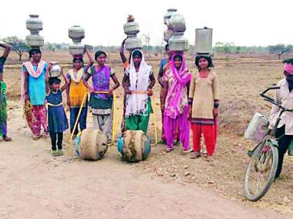 Anandwadi women have water for water | आनंदवाडीच्या महिलांची पाण्यासाठी फरफट