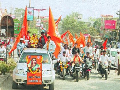 Jijau greeted by a massive vehicle rally in Aurangabad | औरंगाबादेत भव्य वाहन रॅली काढून जिजाऊंना अभिवादन