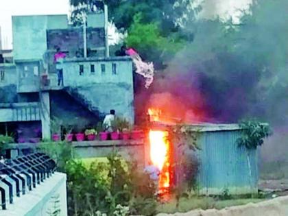 Explosion of six gas cylinders while refilling | रिफिलिंग करताना सहा गॅस सिलिंडरचा स्फोट