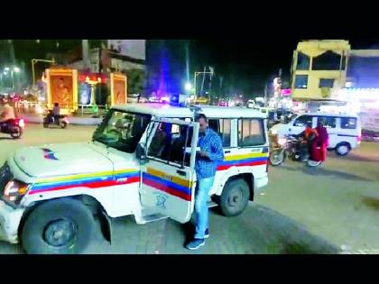 Awareness from police to prevent corona outbreak | कोरोना प्रादुर्भाव रोखण्यासाठी पोलिसांकडून जनजागृती Awareness from police to prevent corona outbreak | कोरोना प्रादुर्भाव रोखण्यासाठी पोलिसांकडून जनजागृती