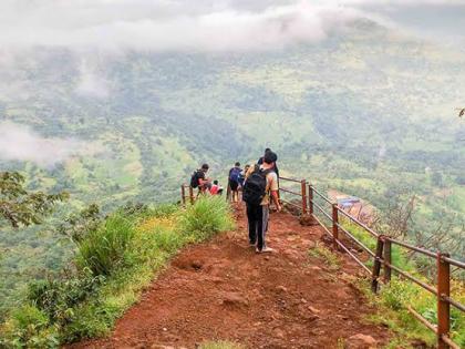 Good news for trekkers! Now you can go for trekking on forts | 'ट्रेकर्स'साठी खुशखबर ! आता गड किल्ल्यांवर ट्रेकिंगला जिल्हाधिकाऱ्यांची सशर्त परवानगी