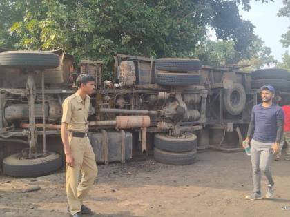 Severe accident in Bhandara district; Vehicles under the truck | भंडारा जिल्ह्यात भीषण अपघात; ट्रकखाली दबली वाहने