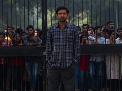 12th Fail sent to Oscars as India's independent entry, confirms Vikrant Massey | दमदार कमाईनंतर '१२वी फेल'ची आणखी एक मोठी कामगिरी, ऑस्करमध्ये प्रवेश