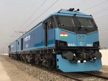 Indian Railways makes most powerful 12000 HP engine kkg | भारतानं इतिहास घडवला! १२ हजार हॉर्सपॉवरच्या इंजिनाची निर्मिती; पहिल्याच फटक्यात ११८ डबे खेचले