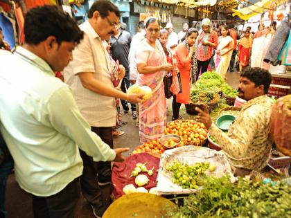 Vegetable prices rise, fenugreek, spinach shrimp: Pulses, sugar rises | भाजीपाल्याच्या दरात वाढ, मेथी, पालकही कडाडली : कडधान्य, साखर तेजीत