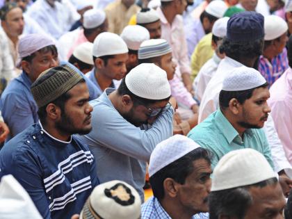 Goat Eid prayer for flood victims | बकरी ईदची दुआ पूरग्रस्तांसाठी