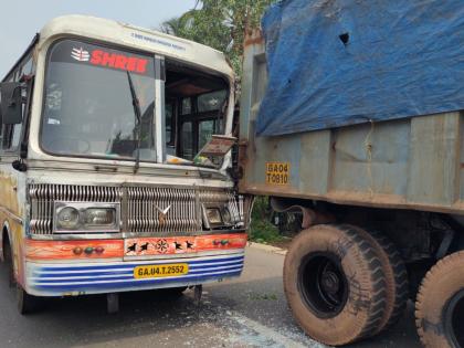 Bus and truck accident on the highway in front of Daboli Junction, 4 injured | दाबोळी जंक्शनसमोरील महामार्गावर बस आणि ट्रकचा अपघात, 4 जण जखमी