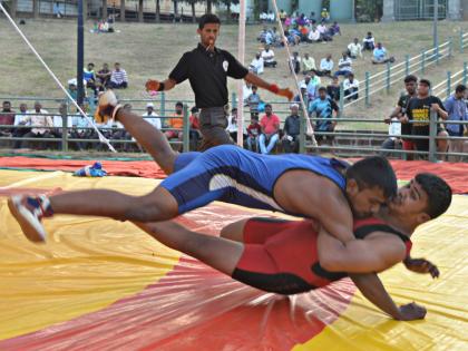 Children's Wrestling Competition: Omkar, Vaibhav, Prithviraj, Prathamesh, Shubhamchi Baji of Kolhapur | मुलांच्या कुस्ती स्पर्धा : कोल्हापूरच्या ओंकार, वैभव, पृथ्वीराज, प्रथमेश, शुभमची बाजी