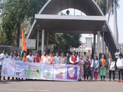 From the recruitment of professors Demonstration on behalf of Shiv Sena Yuva Sena at Shivaji University | विद्यापीठ बंद करण्याची सुपारी घेतलीय का?; प्राध्यापक भरतीवरुन कोल्हापुरात युवा सेनेचा हल्लाबोल 