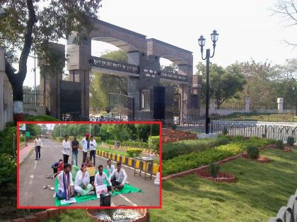 Student protest against fee hike in Rashtrasant Tukdoji Maharaj Nagpur University RTM | नागपूर विद्यापीठात विद्यार्थ्यांचे ठिय्या आंदोलन; शुल्क वाढीसह विविध मागण्यांकडे वेधले लक्ष