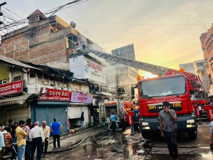 Confusion in market due to fire: Fire broke out in Sitabardi in shopping frenzy | आग लागल्याने बाजारपेठेत गोंधळ : सीताबर्डीत खरेदीच्या उत्साहातआगीचा भडका