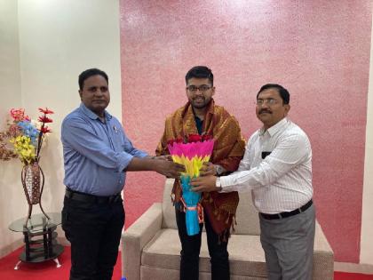 CEO Anmol Sagar took charge on Sunday itself | रविवारीच सीईओ अनमोल सागर यांनी घेतला पदभार