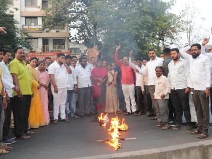 BJP burnt statue of Sanjay Raut in Sangli | सांगलीत संजय राऊत यांच्या पुतळ्याचे भाजपकडून दहन, पोस्टरही फाडले