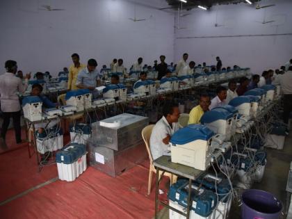 Mock drill of Votes by EVM at Akola | ‘ईव्हीएम’द्वारे अभिरूप मतदानाचे प्रात्यक्षिक!