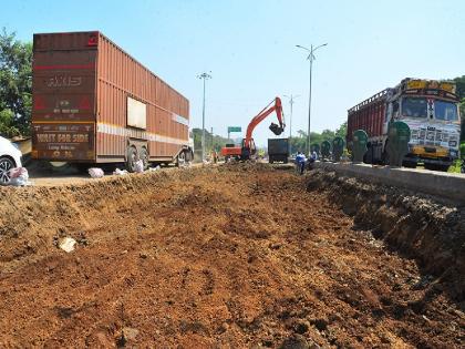 The bored contractor dug the highway in Jalgaon...! | कंटाळलेल्या मक्तेदाराने जळगावात हायवेच खोदला...!