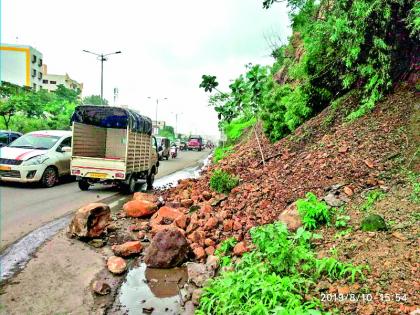 death chance on the this route in pune | पुण्यात '' येथे '' नेहमीच मृत्यू असतो दबा धरून : वाहनचालक भीतीच्या छायेखाली