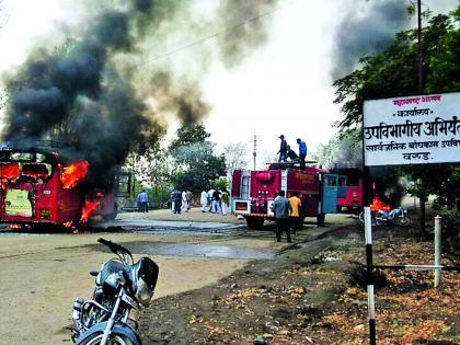 The death of the student in ST, the arson of two STs | एसटीच्या धडकेत विद्यार्थ्याचा मृत्यू, दोन एसटींची जाळपोळ