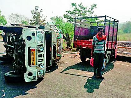 Peak-up vehicle reversed, seven injured, 19 injured | पीकअप वाहन उलटून सात गंभीर, १९ जखमी