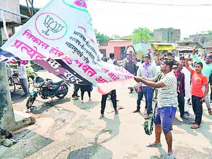 Posters torn during publicity rallies | प्रचार रॅलीदरम्यान पोस्टर फाडले