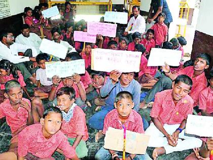 The students of 'question mark' fast | ‘प्रश्नचिन्ह’च्या विद्यार्थ्यांचे उपोषण