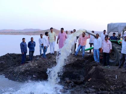 A tractor pumped water from Bindusara dam will bring water | बिंदूसरा धरणातून ट्रॅक्टरचलित पंपाने पाणी ओढणार