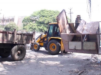 Action against the 45 encroachments by municipalisty | पोलीस बंदोबस्तात पालिकेचा ४५ अतिक्रमणांवर हातोडा