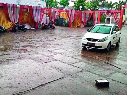 Windy rain with thunder | गारांसह वादळी पाऊस