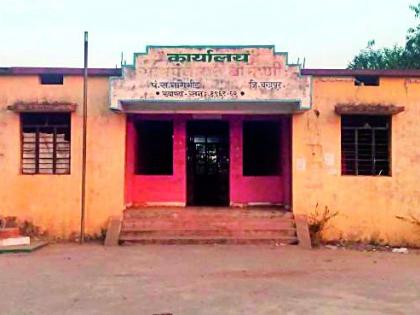 Gram Panchayat buildings neglected | ग्रामपंचायत इमारती दुर्लक्षित