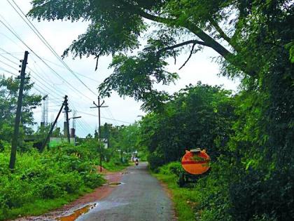 Chandgaonwas used to suffer due to road accident | रस्त्याअभावी चांदगाववासी भोगतात मरणयातना