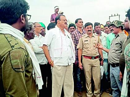 ... finally the forest officials bowed before the villagers! | ...अखेर गावकऱ्यांसमोर वनाधिकारी नमलेच !