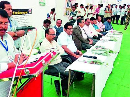 Spontaneous response to the health camp | आरोग्य शिबिराला उत्स्फूर्त प्रतिसाद