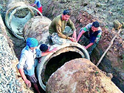  Pool repairs from civilian and jawned labor | नागरिक व जवानांच्या श्रमदानातून पूल दुरूस्ती