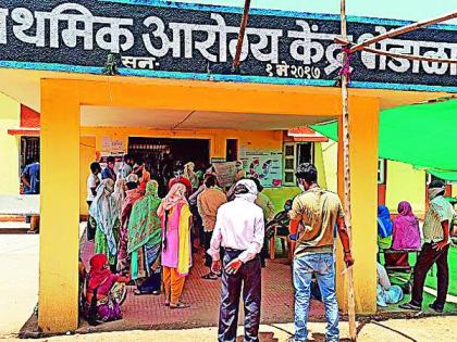 Crowd of people from outside the district at Bhendala center for vaccination | लसीकरणासाठी भेंडाळा केंद्रावर जिल्ह्याबाहेरील लोकांची गर्दी Crowd of people from outside the district at Bhendala center for vaccination | लसीकरणासाठी भेंडाळा केंद्रावर जिल्ह्याबाहेरील लोकांची गर्दी
