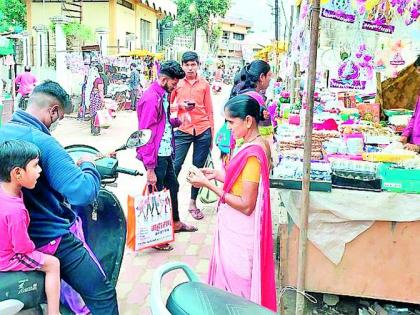 मास्क लावतो, की धंदा बंद ठेवतो भाऊ !