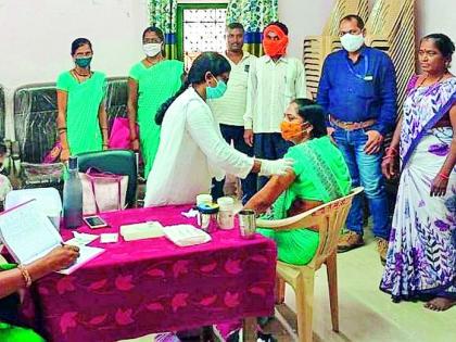 The health center has reached a record stage of vaccination | आरोग्य केंद्राने गाठला लसीकरणाचा विक्रमी टप्पा The health center has reached a record stage of vaccination | आरोग्य केंद्राने गाठला लसीकरणाचा विक्रमी टप्पा