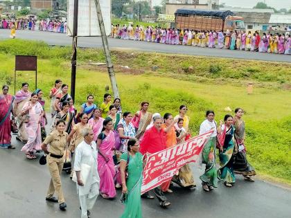 Anganwadi Sevikas Front: | अंगणवाडी सेविकांचा मोर्चा :