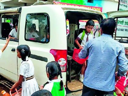 Transport of students from private vehicles | खासगी वाहनातून विद्यार्थ्यांची वाहतूक