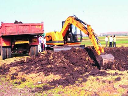  2.3 9 lakh cubic meters of mud removed | २.३९ लाख घनमीटर गाळ काढला