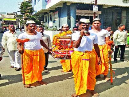 Palkhi for the celebration of Kalbhairnath Jogeshwari mata jayanti festival in Yeola | येवल्यात कालभैरवनाथ जोगेश्वरी माता जयंती उत्सवानिमित्त पालखी