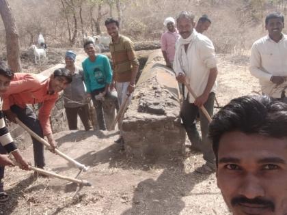 Youths made history-time cleanliness | श्रमदानातुन युवकांनी केली इतिहासकालीन बारवची स्वच्छता